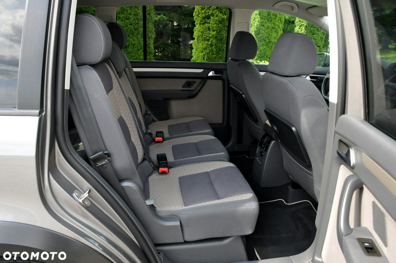 Volkswagen Touran - 20