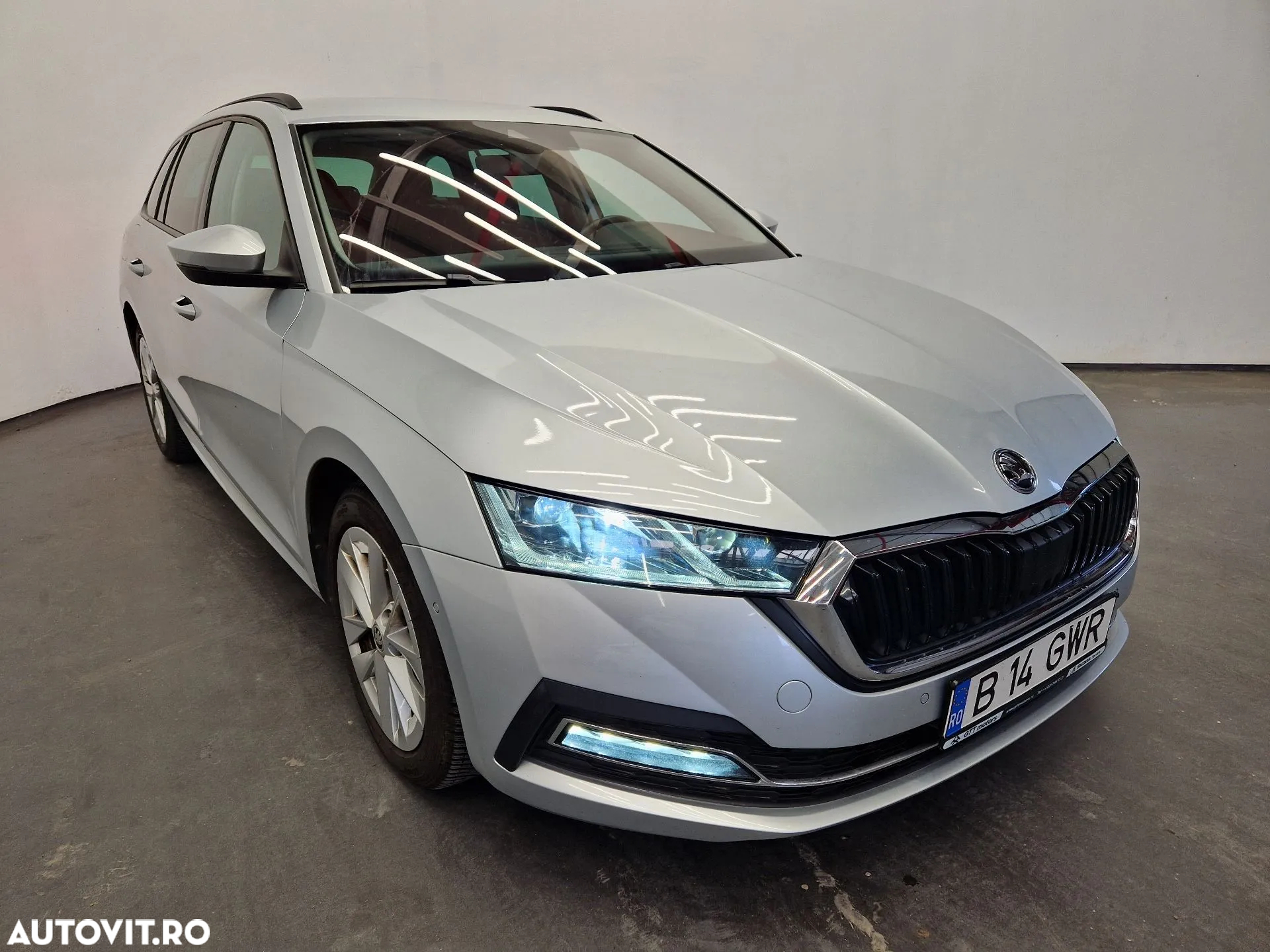 Skoda Octavia Combi 2.0 TDI DSG Style - 2