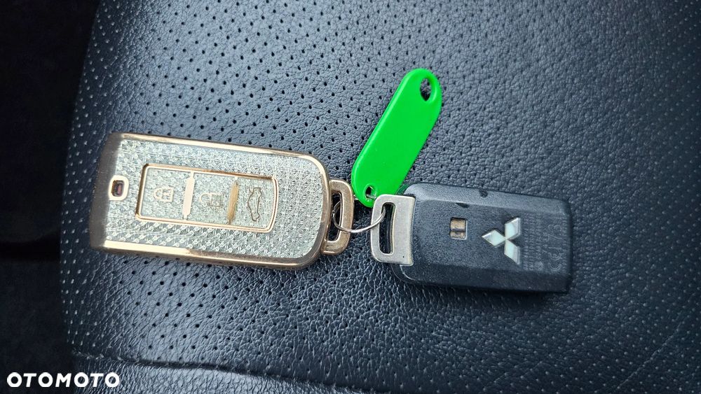 Mitsubishi Outlander Instyle NAVI + - 18
