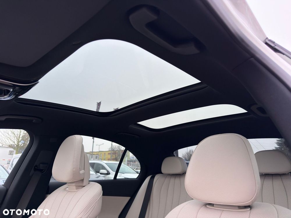 Mercedes-Benz Klasa E - 24