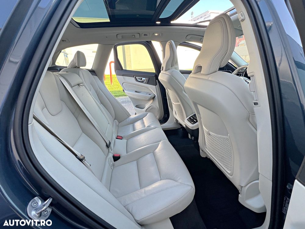 Volvo XC 60 B4 MHEV AT8 AWD R-Design - 10