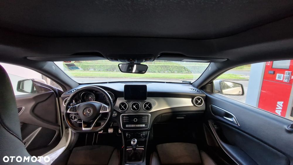 Mercedes-Benz CLA 200 AMG Line - 1