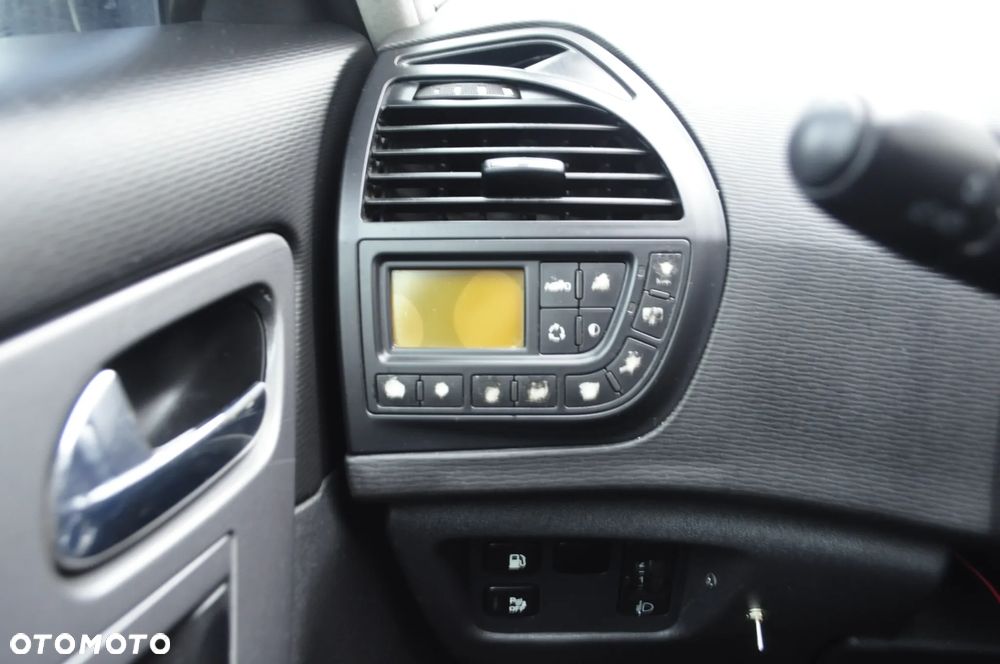 Citroën C4 Picasso - 11