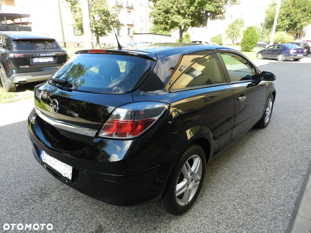 Opel Astra III GTC 1.4 Cosmo - 4