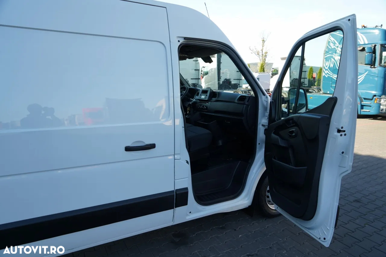 Renault MASTER / BLASZAK / PANEL / MANUAL / CARCASĂ DE REMORCARE / 2022 - 33