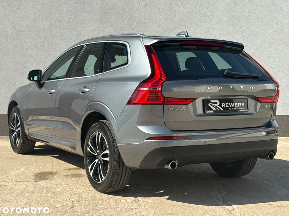 Volvo XC 60 B4 D AWD Momentum Pro - 4