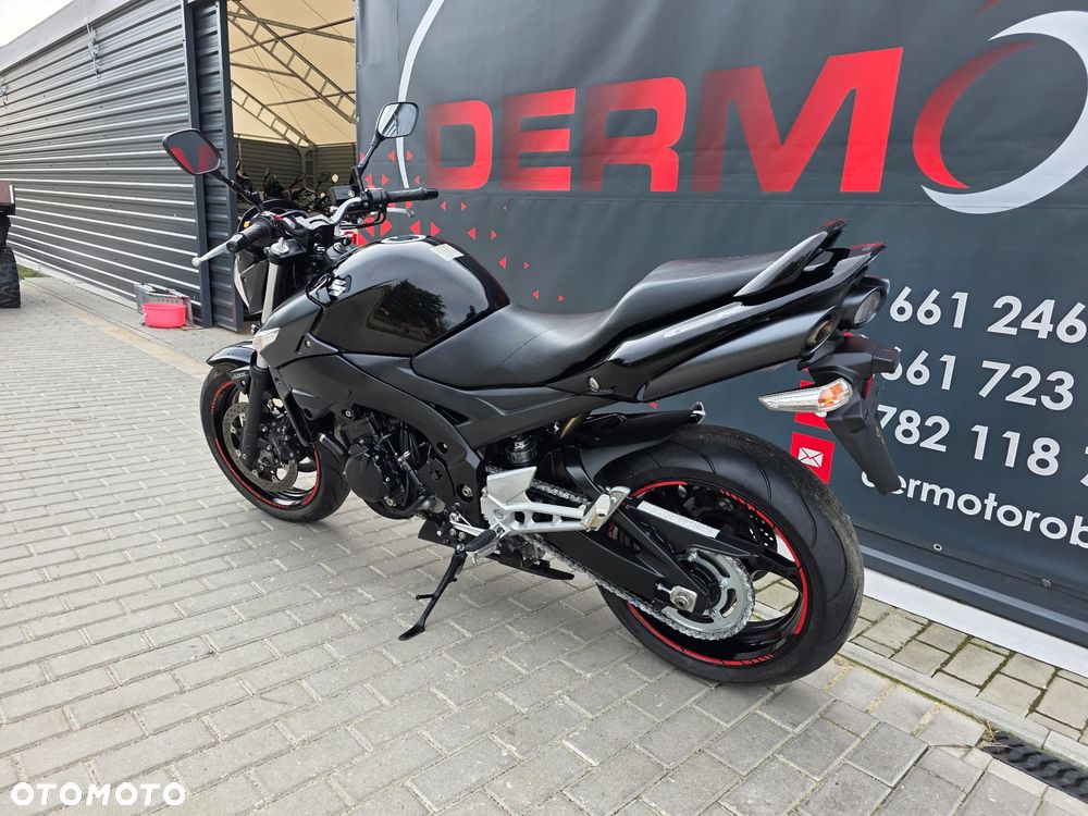 Suzuki GSR - 6