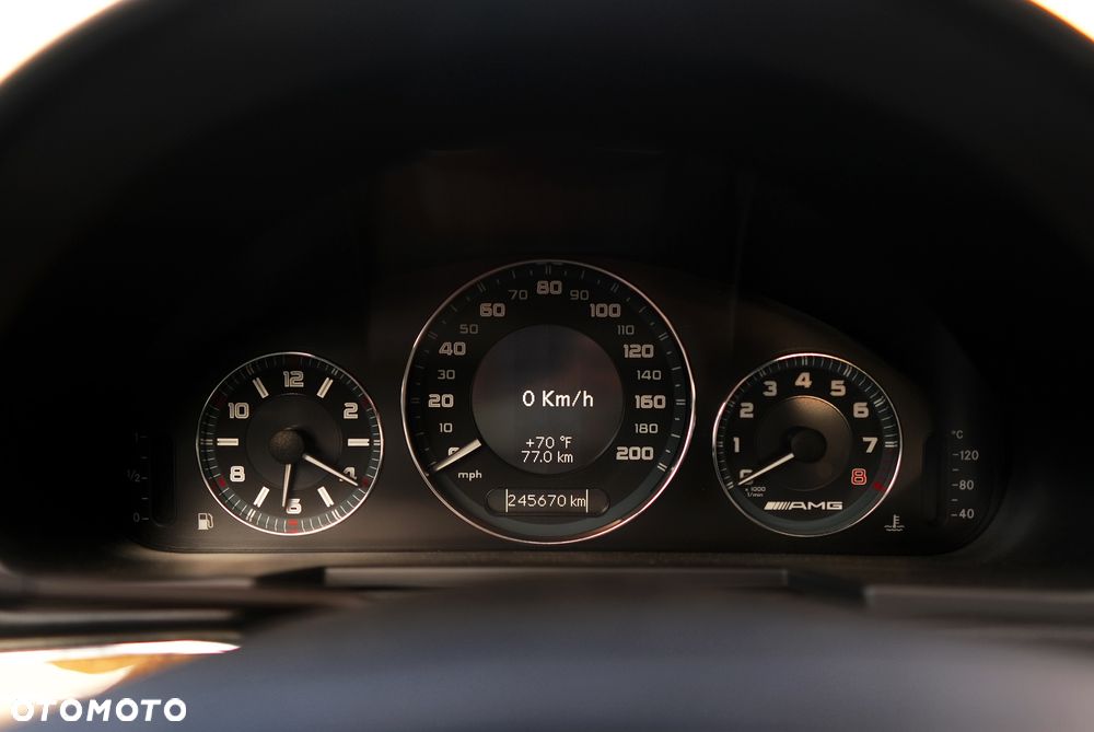 Mercedes-Benz Klasa E 63 AMG - 26