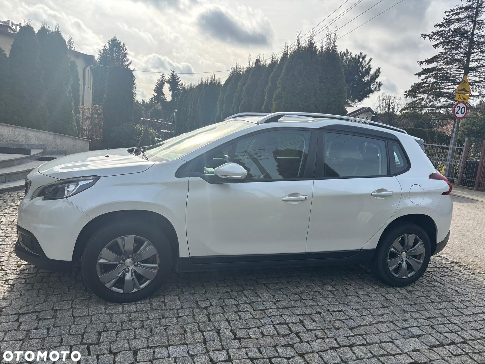 Peugeot 2008 1.2 Pure Tech Active S&S - 3