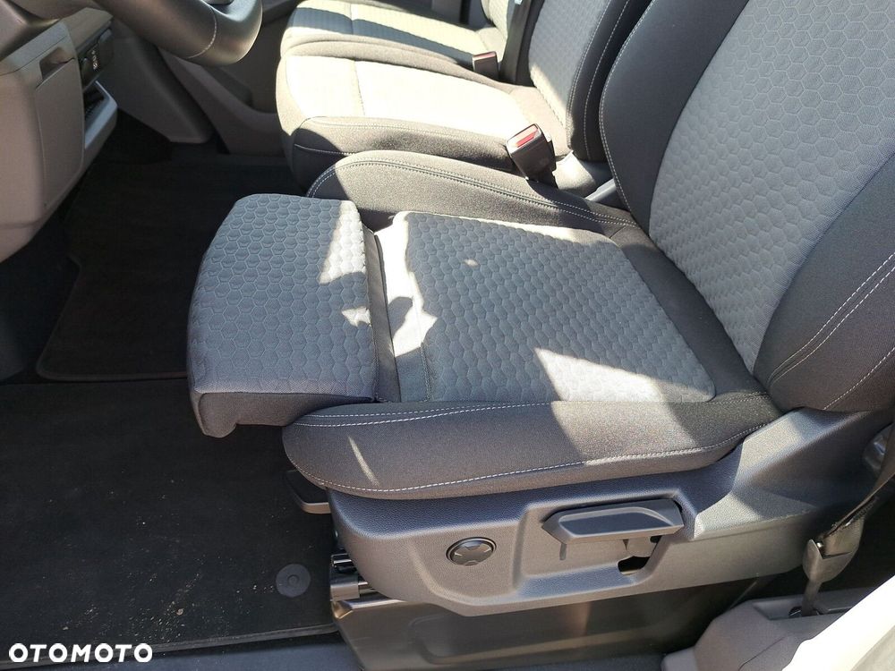 Volkswagen Caravelle - 19