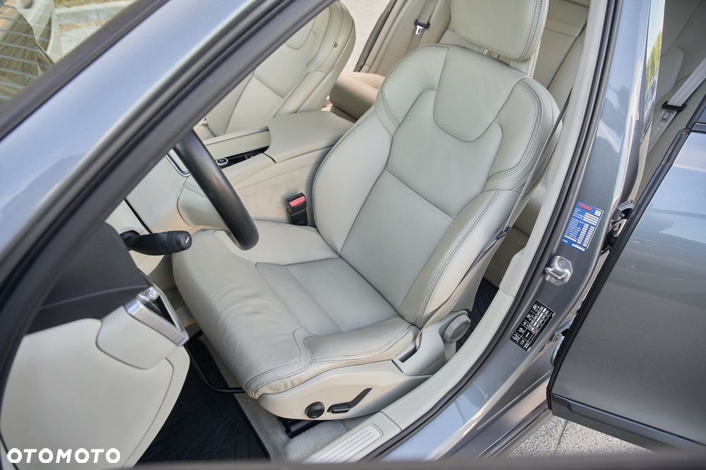 Volvo V90 Cross Country D4 AWD Geartronic - 25