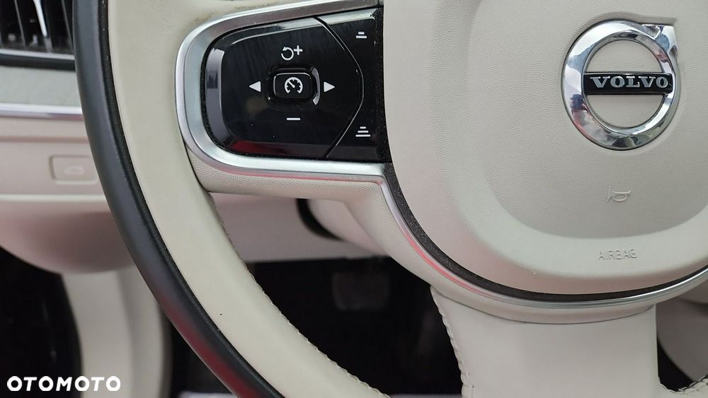 Volvo XC 60 B5 B AWD Plus Bright - 16