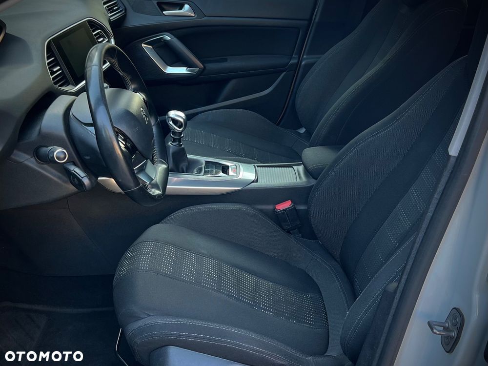 Peugeot 308 SW 1.2 PureTech Allure S&S - 9