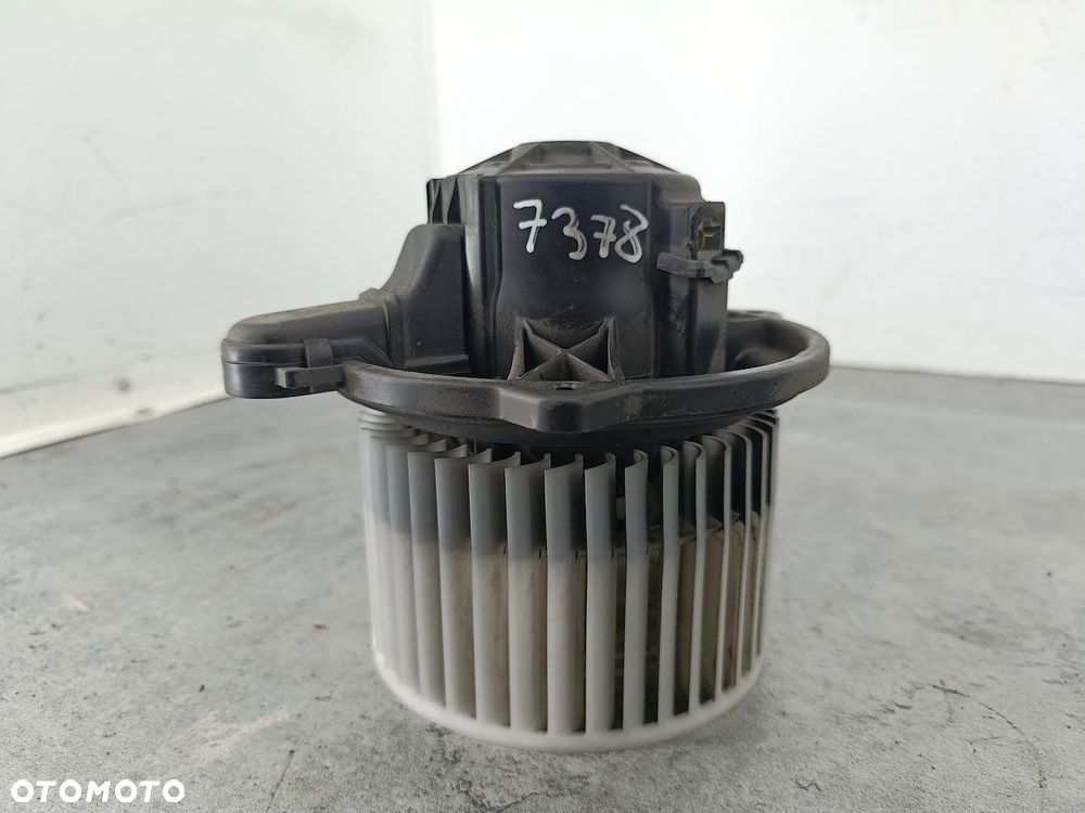 WENTYLATOR NAWIEWU, DMUCHAWA HYUNDAI I30 I 1.4 16V - 1