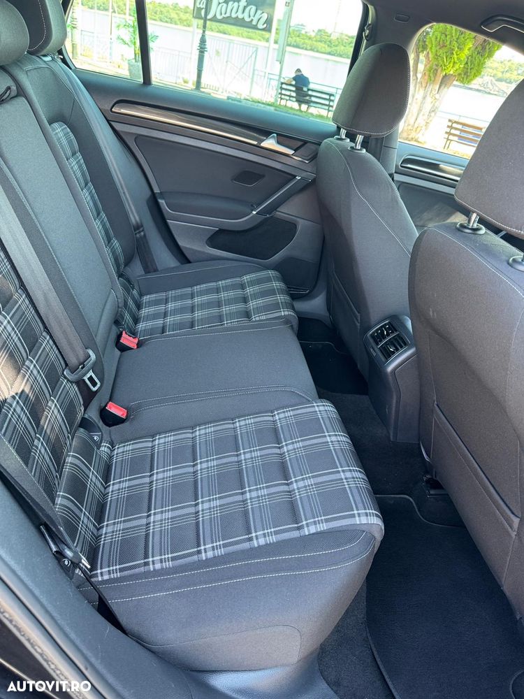 Volkswagen Golf - 11