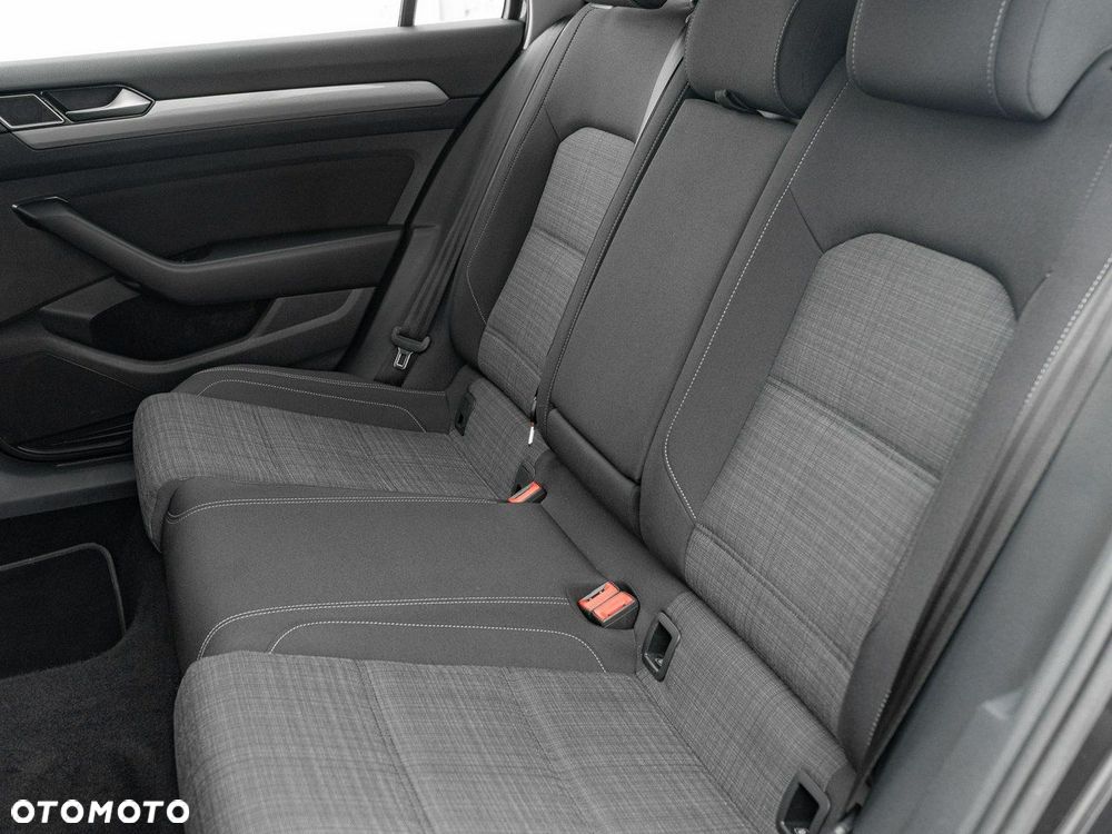 Volkswagen Passat - 25