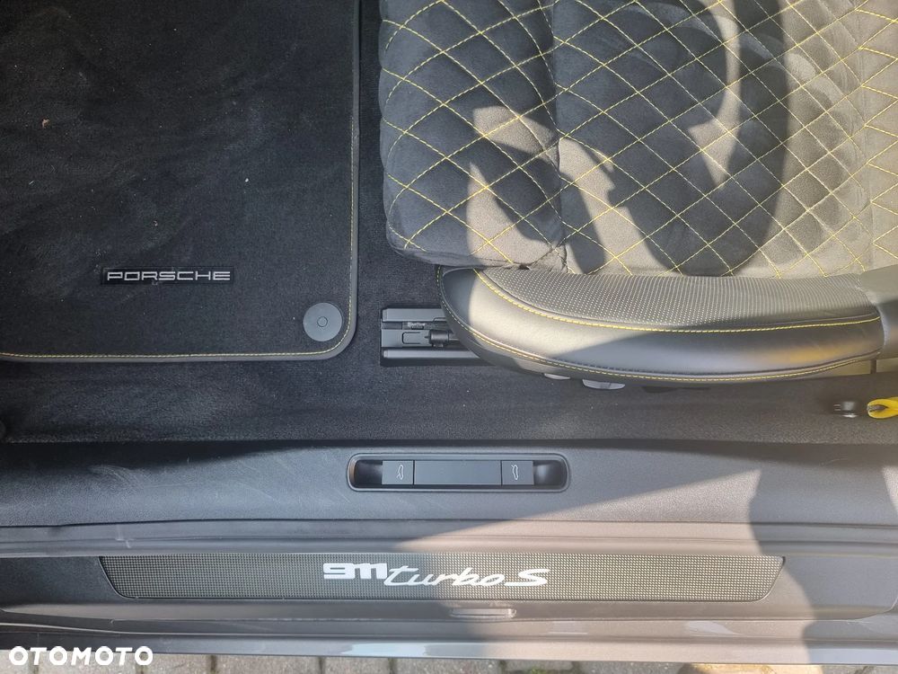 Porsche 911 Turbo S - 21