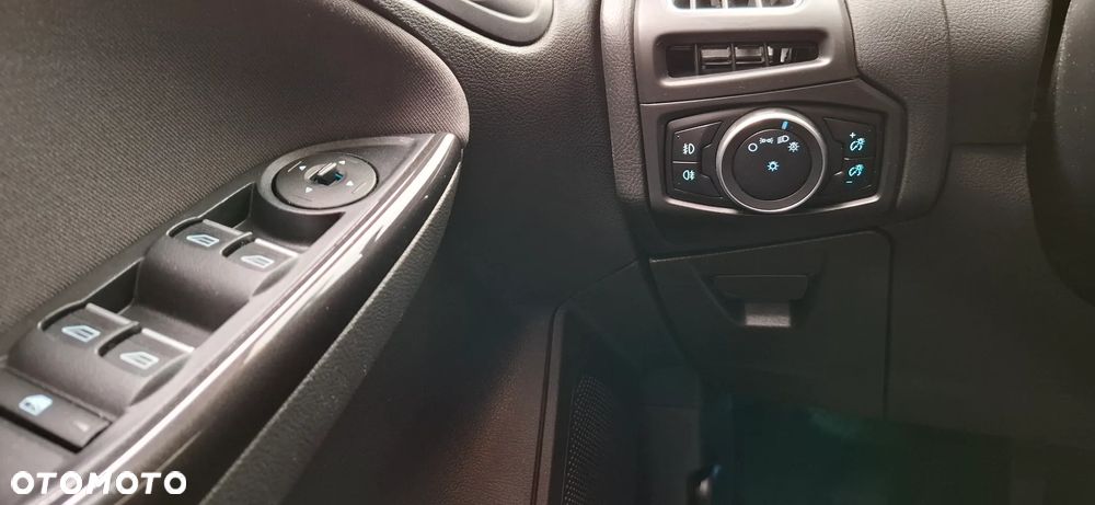Ford Focus 1.5 EcoBoost Titanium ASS - 25