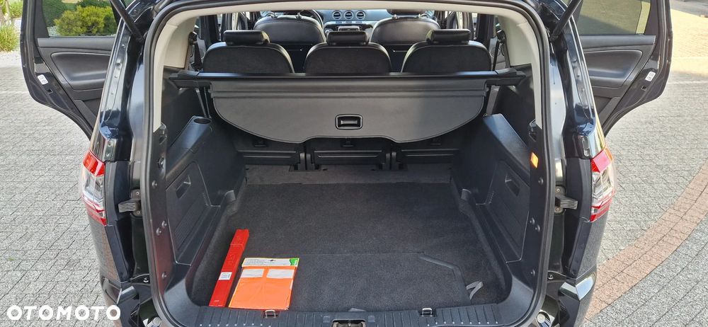 Ford S-Max - 13