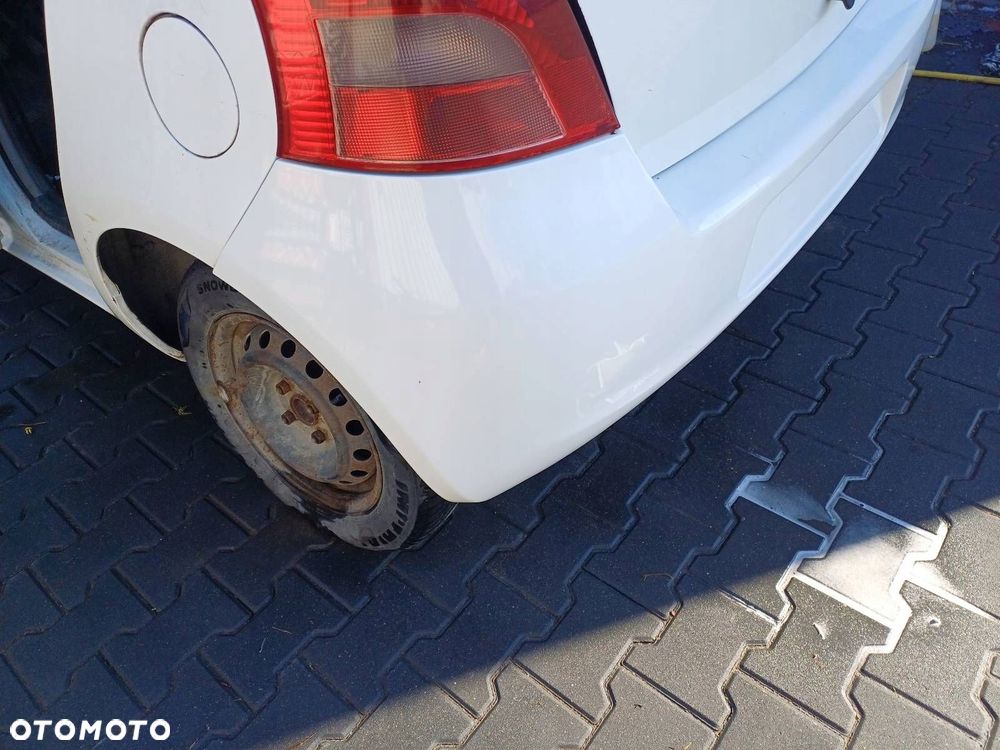 KOMPLETNY TYŁ KLAPA ZDERZAK LAMPA TYŁ TOYOTA YARIS II 068 HB 5D - 5