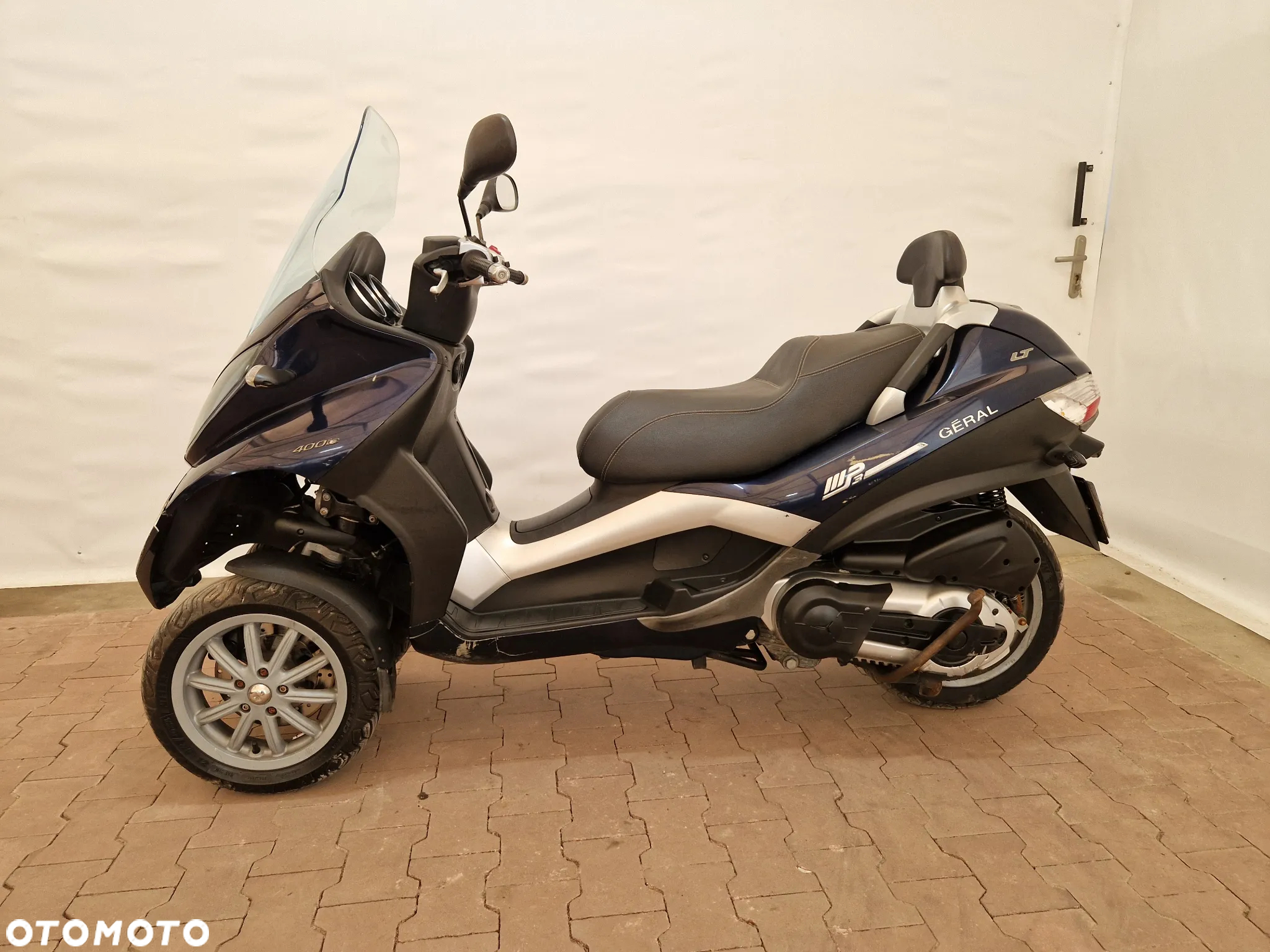 Piaggio MP-3 - 4