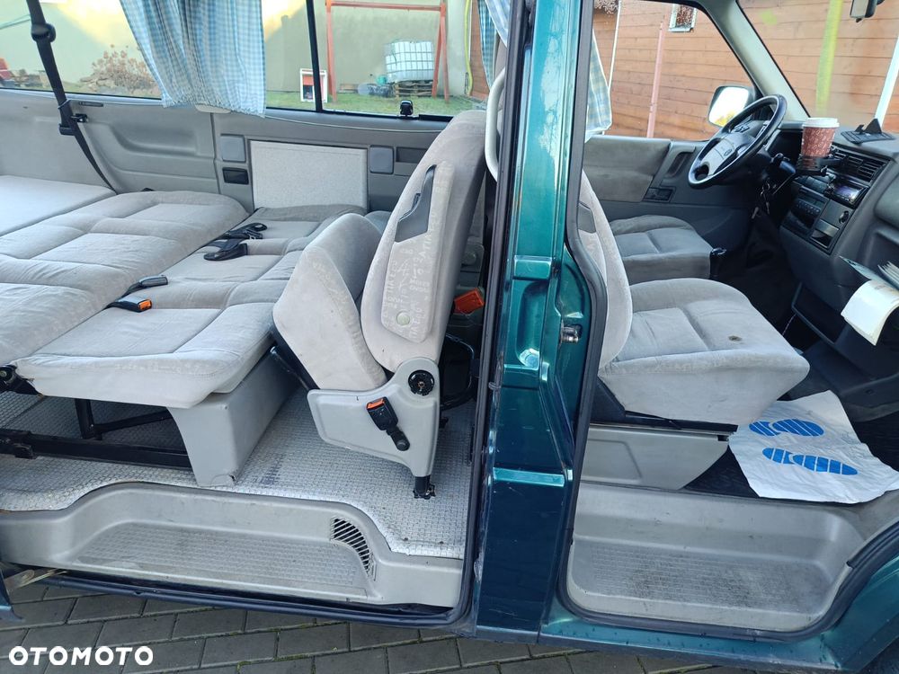 Volkswagen Caravelle - 13