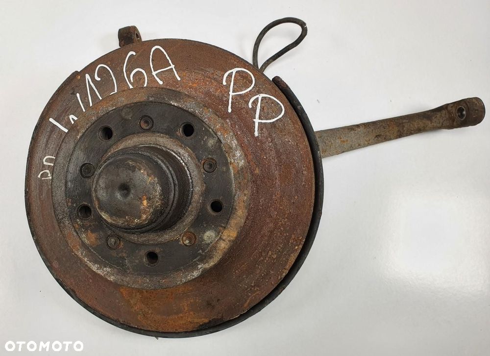 PIASTA ZWROTNICA PRAWY PRZÓD MERCEDES W126 3.8 V8 - 1