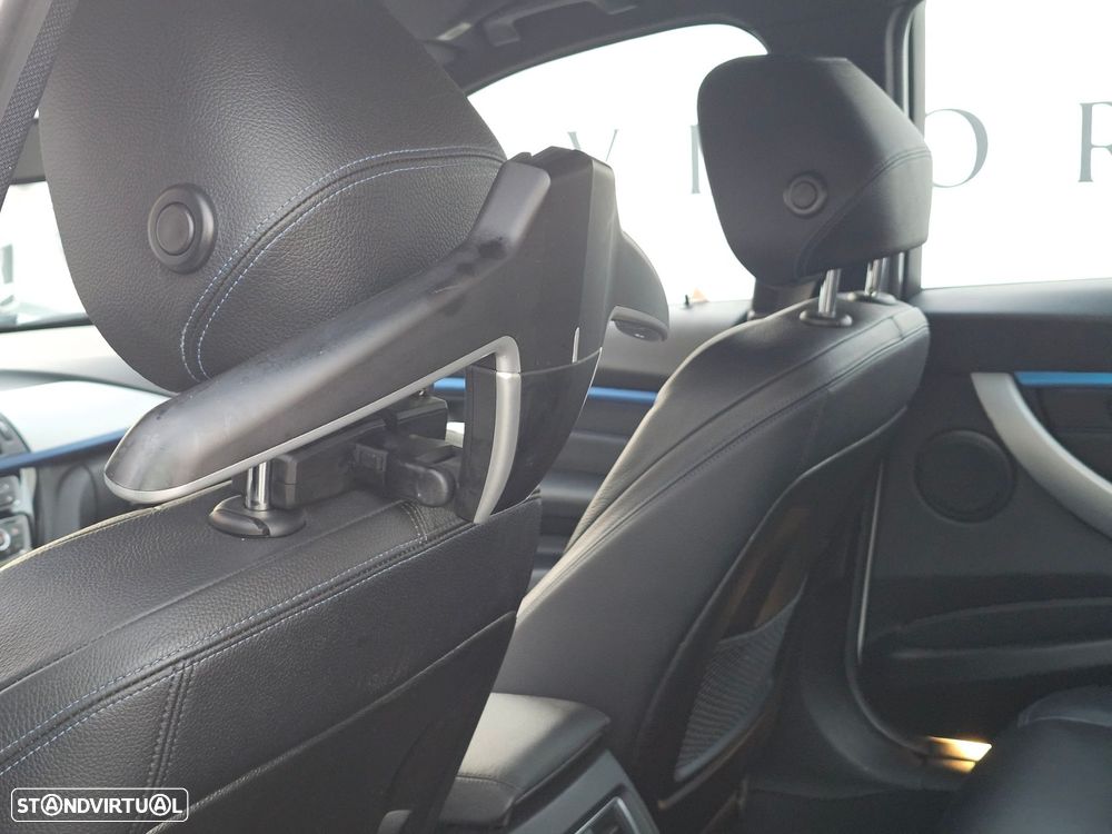 BMW 320 i Touring Pack Desportivo M - 29