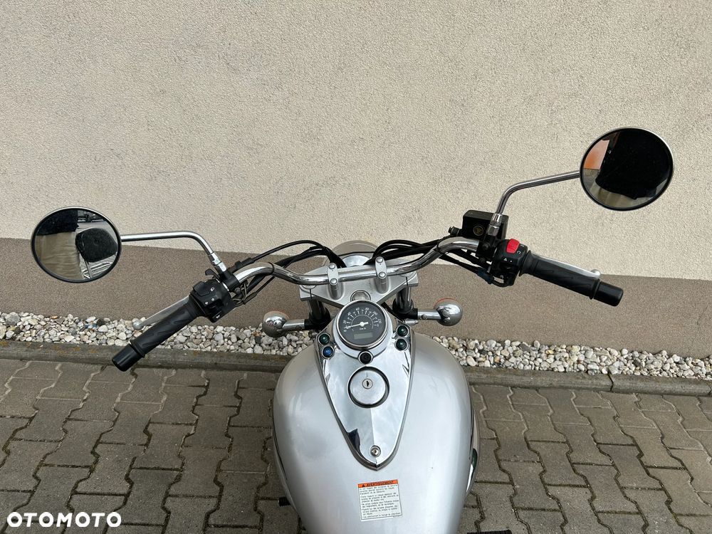 Suzuki Intruder - 16