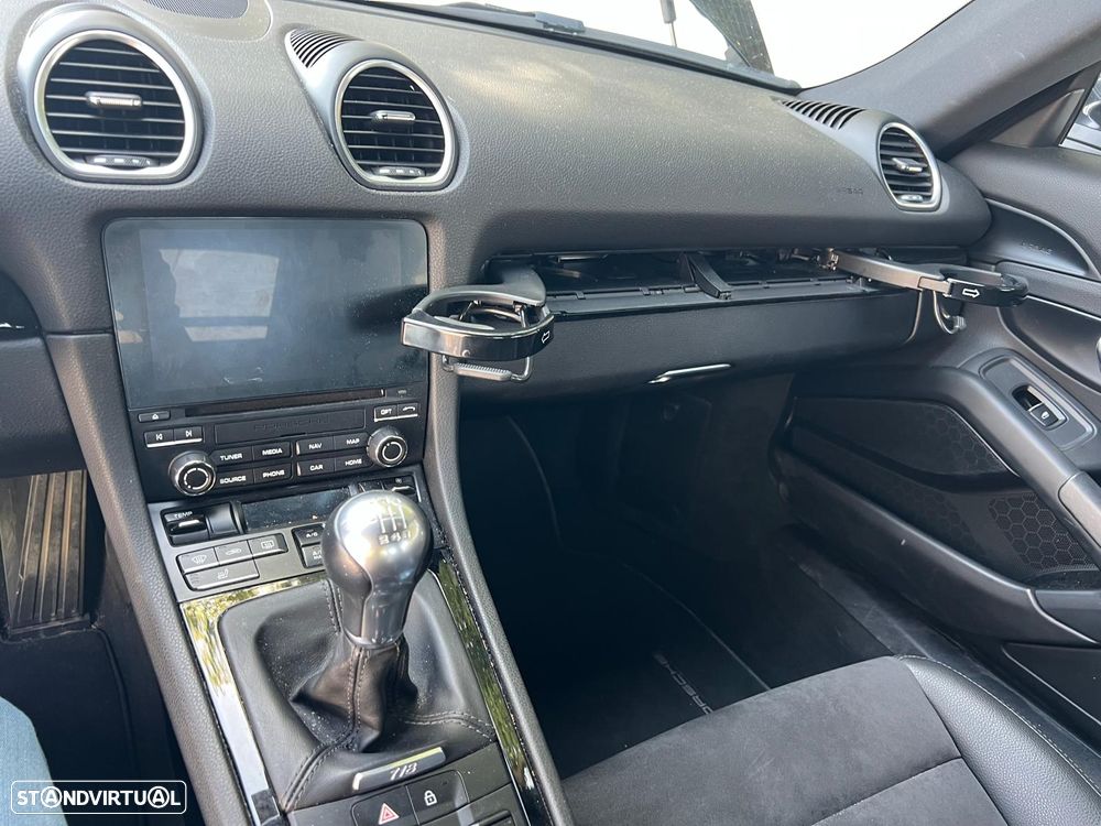 Porsche 718 Cayman - 8