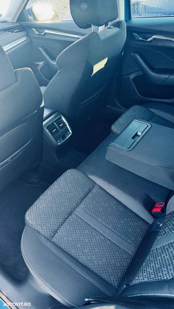 Skoda Octavia Combi 2.0 TDI DSG Exclusive Plus - 27