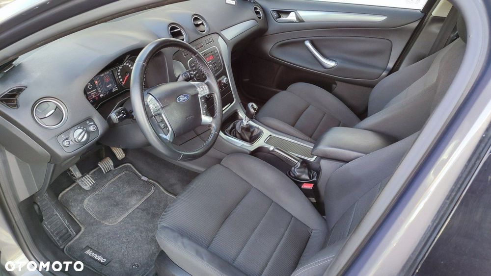 Ford Mondeo - 32