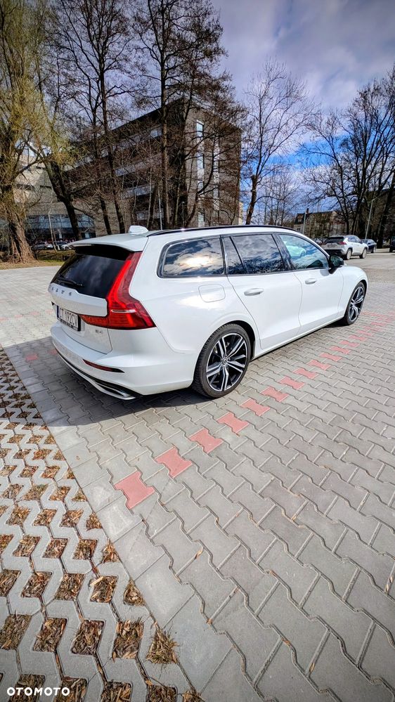 Volvo V60 D4 R-Design - 4