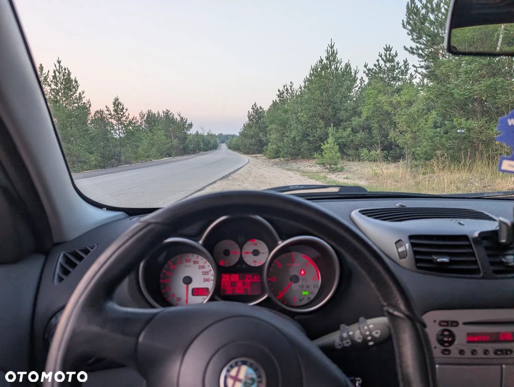 Alfa Romeo 147 1.9 JTD Distinctive - 4