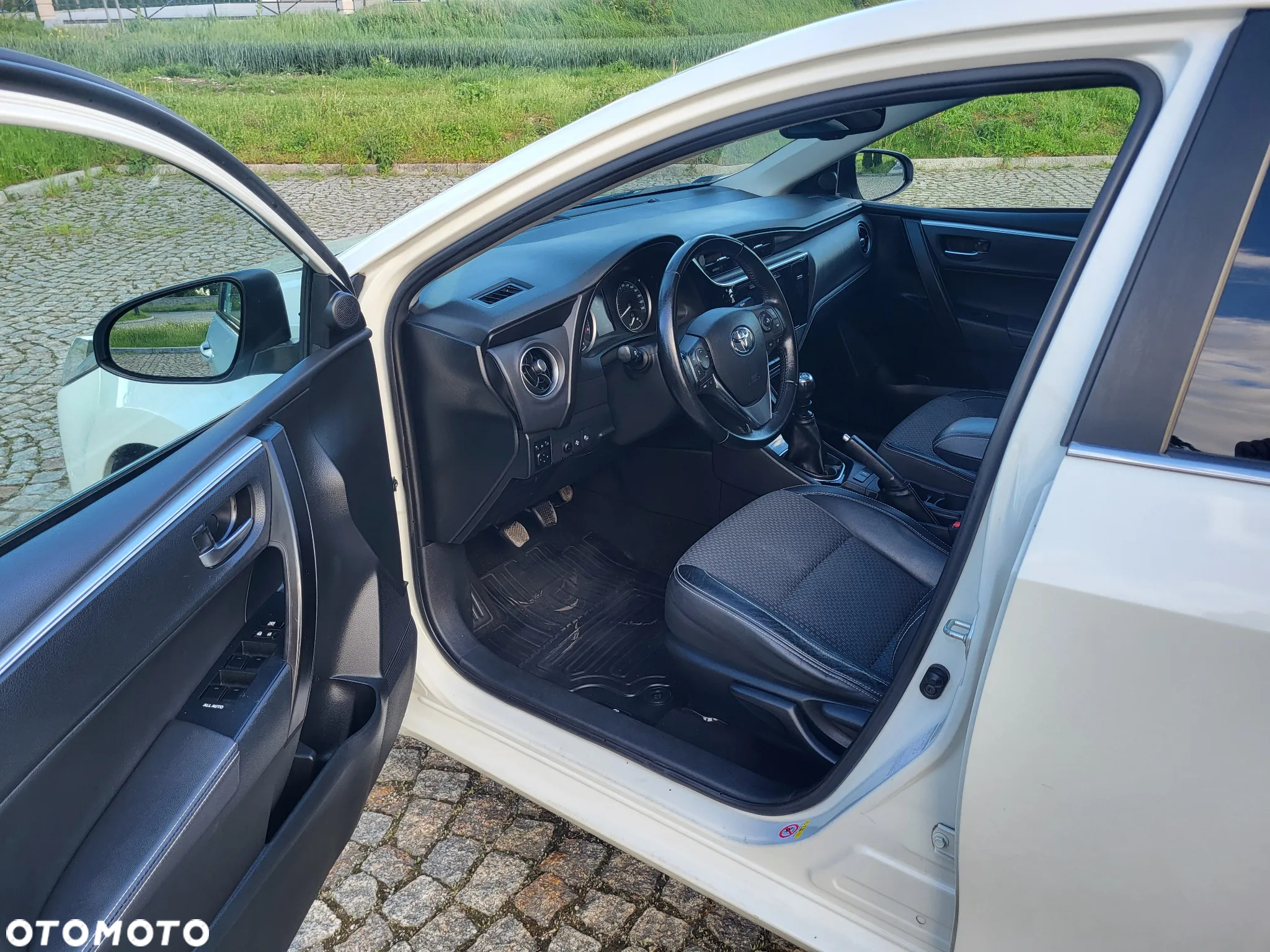 Toyota Corolla 1.6 Prestige EU6 - 12