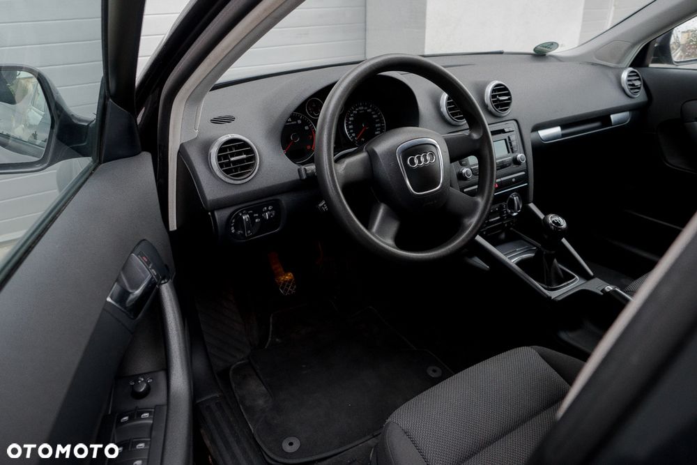 Audi A3 Sportback 1.6 Attraction - 11