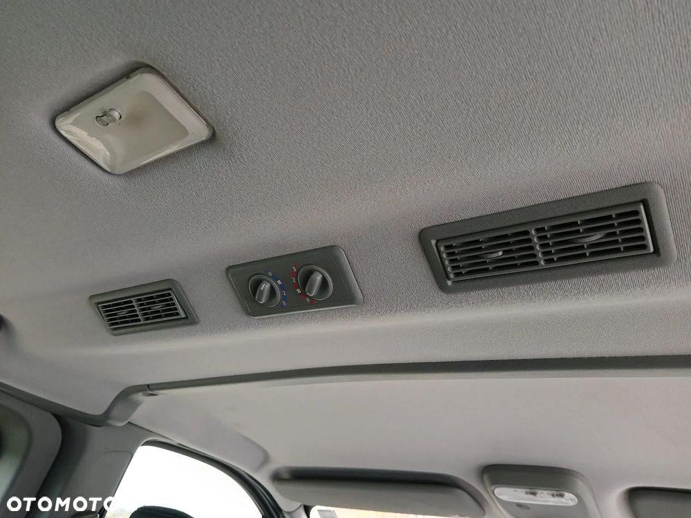 Renault Trafic 2.0 dCi 115 FAP Passenger Black Edition - 31