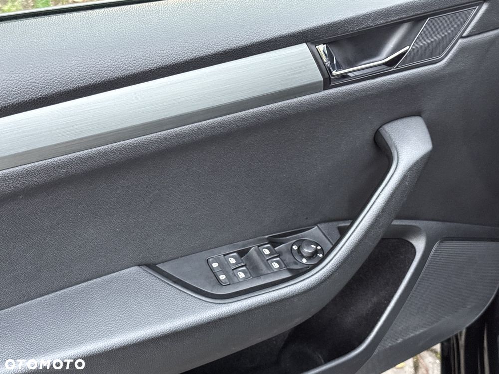 Skoda Superb 2.0 TDI DSG Ambition - 28