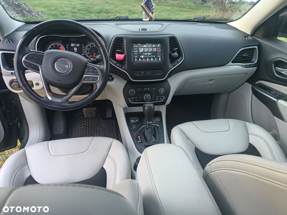 Jeep Cherokee - 10