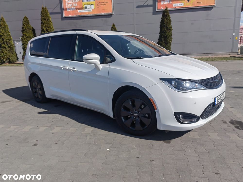 Chrysler Pacifica - 1