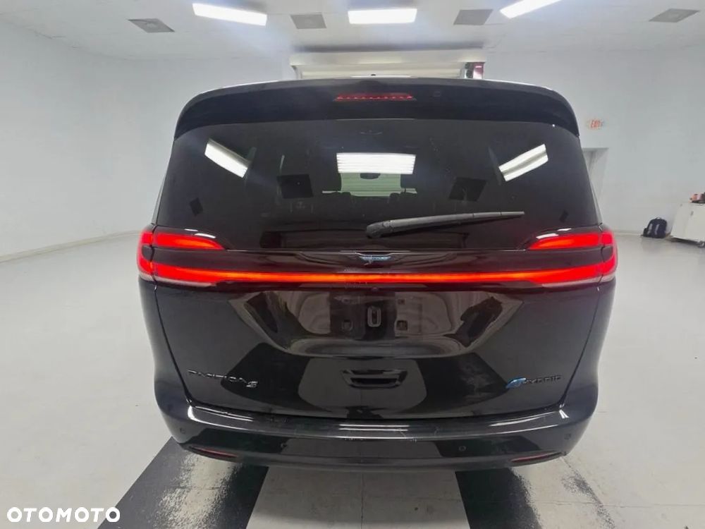 Chrysler Pacifica - 35