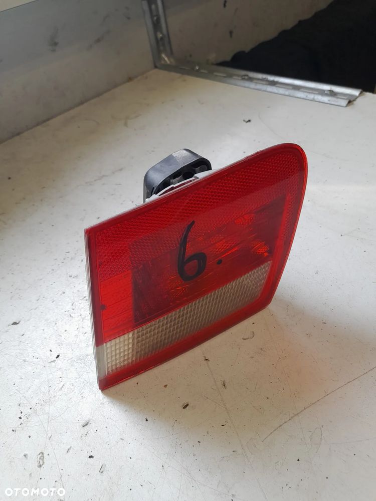 } BMW E46 touring  LAMPA TYŁ PRAWA W KLAPĘ - 1