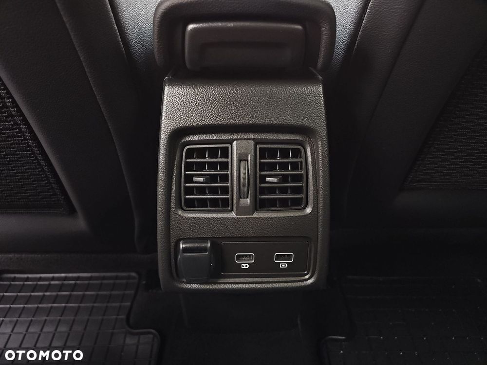 Renault Captur 1.3 TCe mHEV Techno EDC - 27