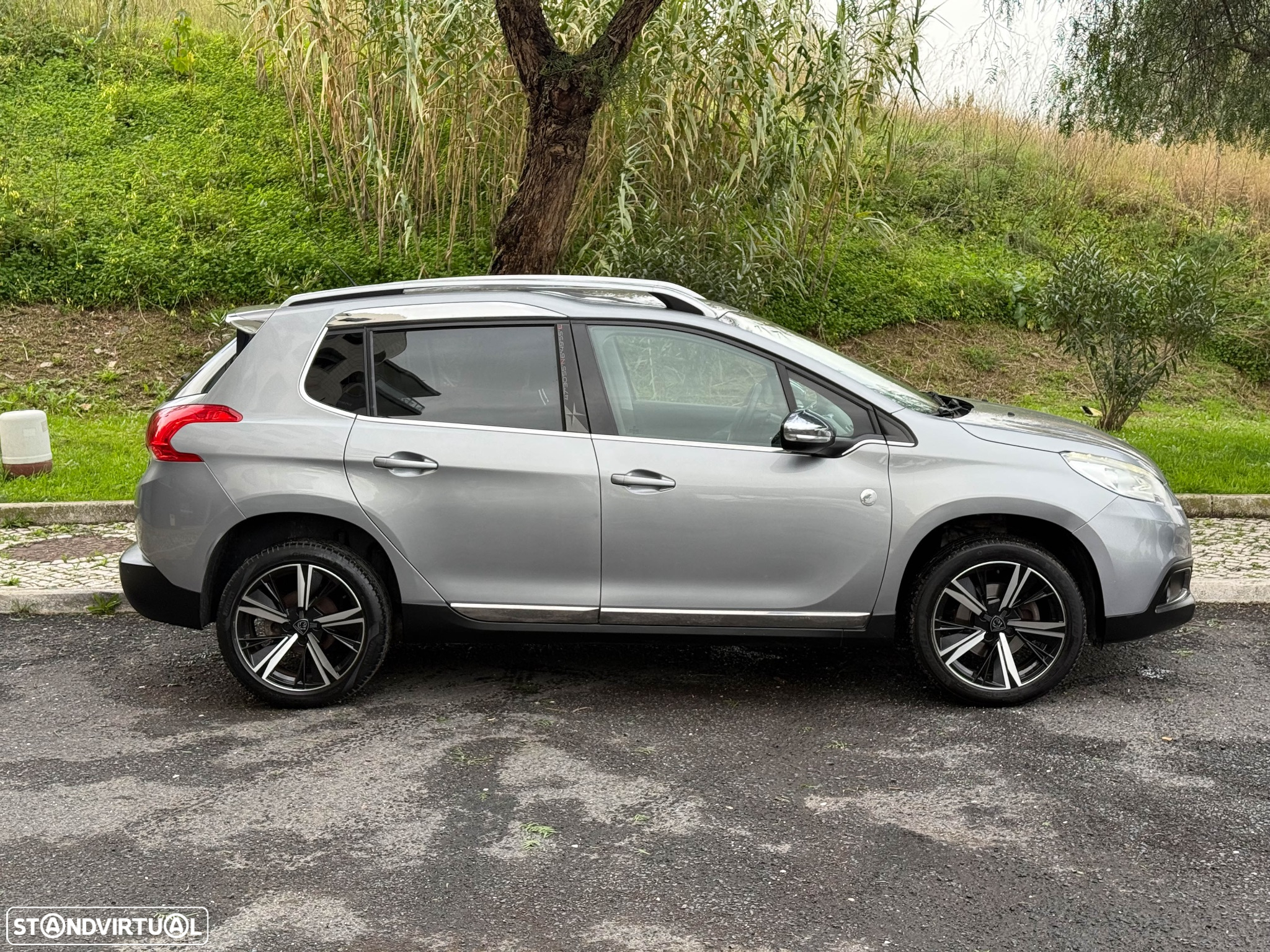 Peugeot 2008 1.2 PureTech Allure - 10