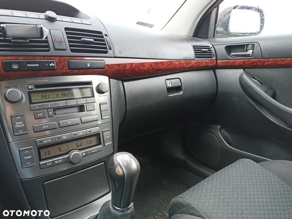Toyota Avensis - 10