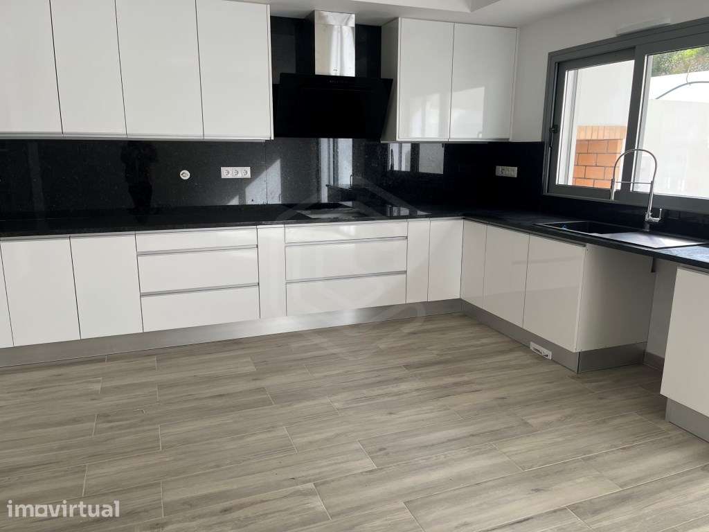 Moradia T3 nova, com arquitetura moderna em Tavira, Algarve - Grande imagem: 5/17