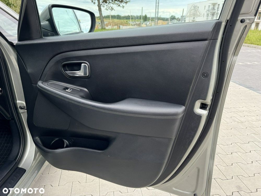 Kia Carens 1.7 CRDi Vision - 32