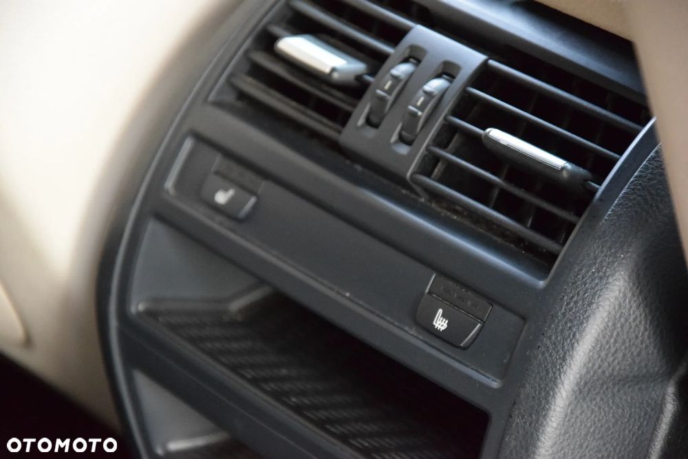 BMW Seria 5 535i Sport-Aut - 28