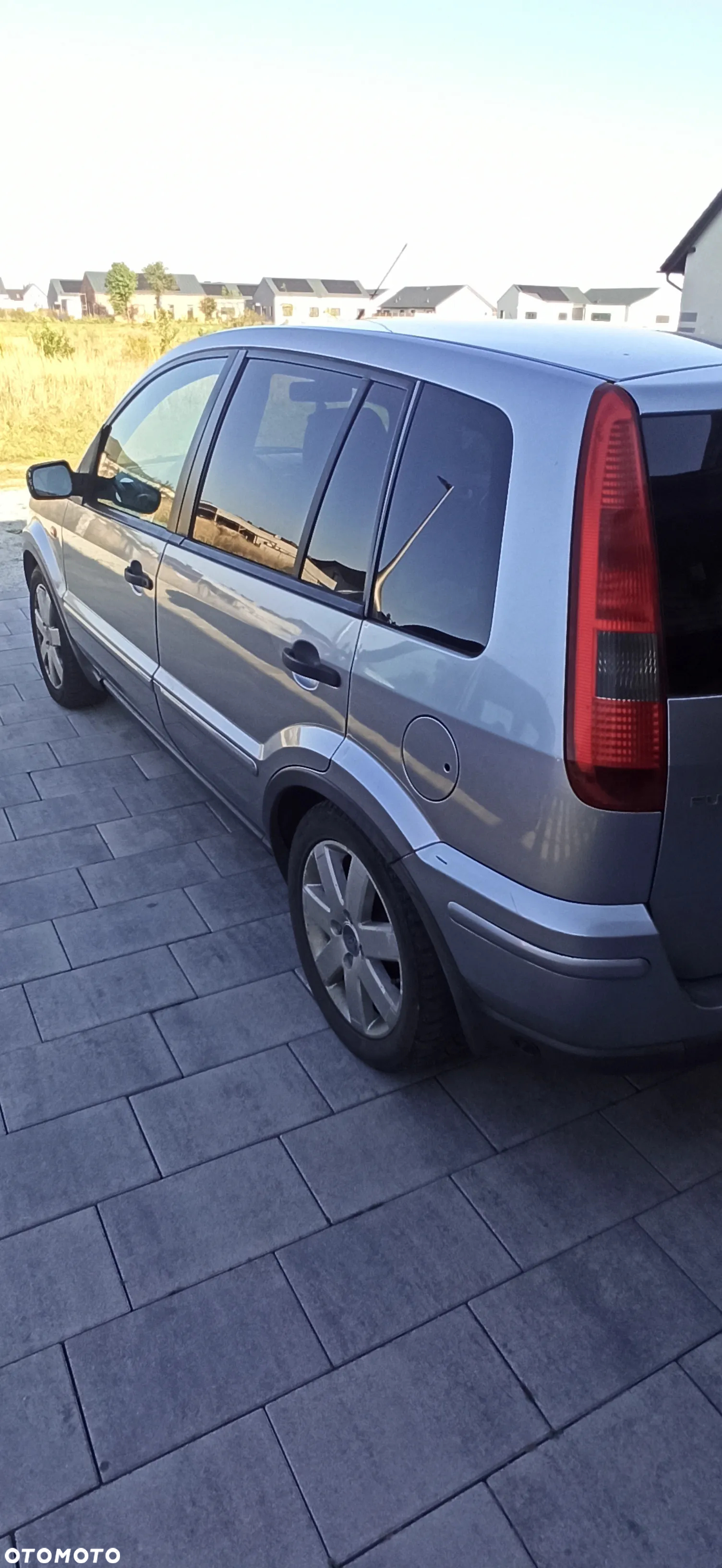 Ford Fusion 1.6 + - 4