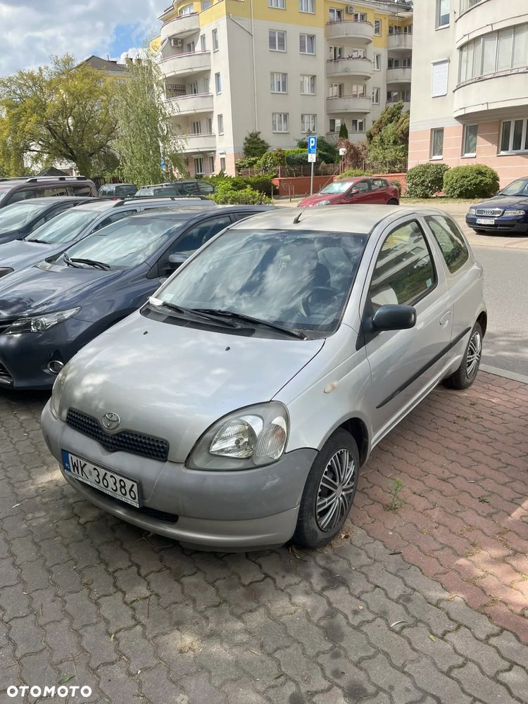 Toyota Yaris 1.0 Base - 1